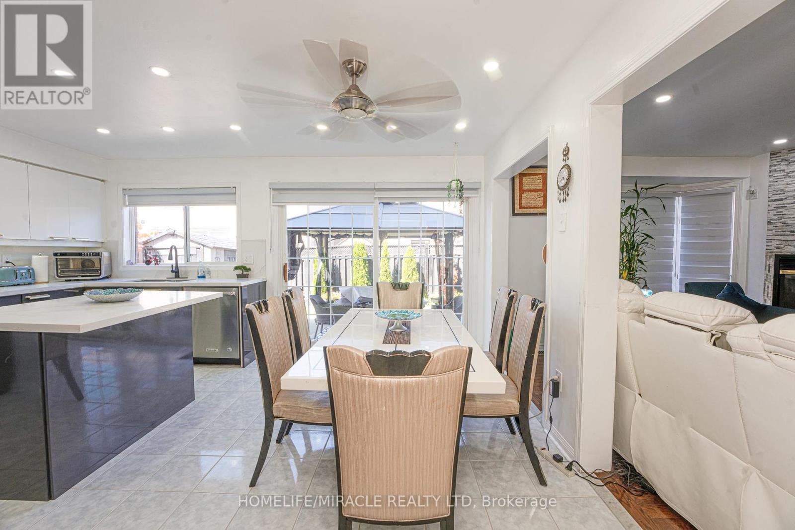 Photo 12 of 28 Bowsfield Drive, Brampton ON