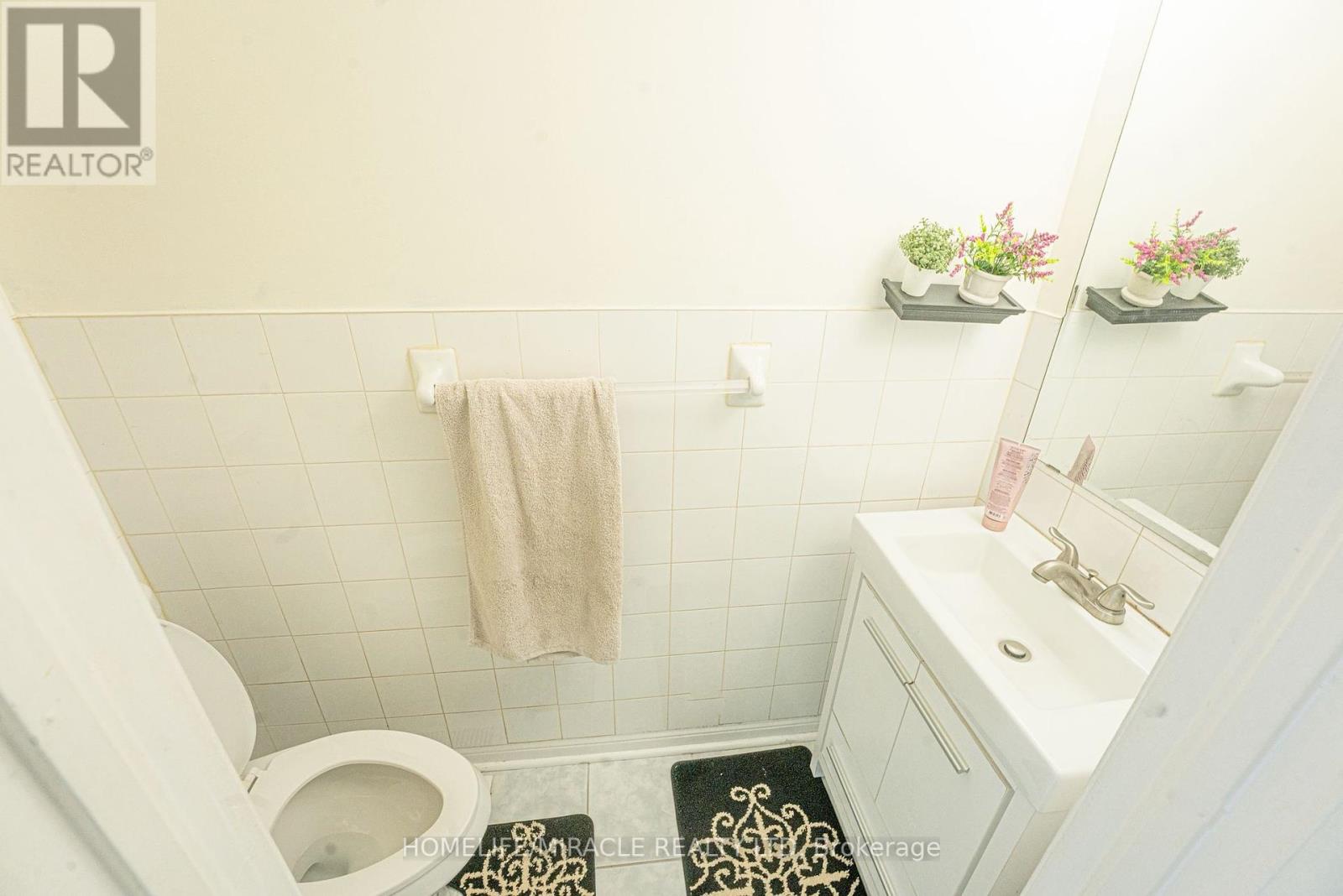 Photo 20 of 28 Bowsfield Drive, Brampton ON