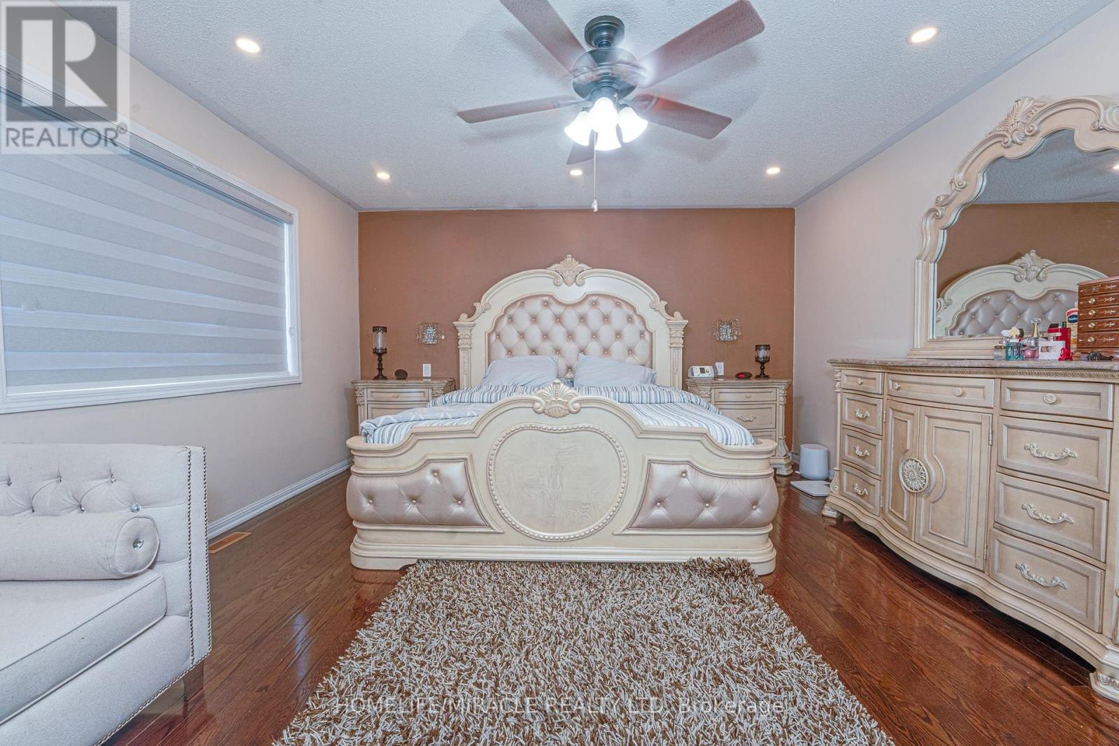 Photo 21 of 28 Bowsfield Drive, Brampton ON