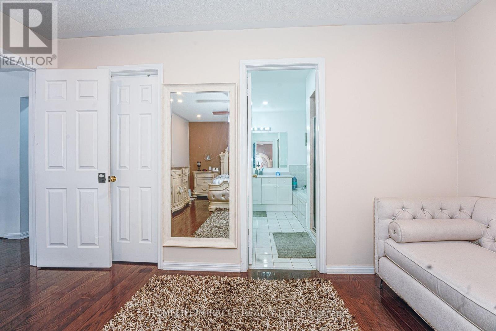 Photo 23 of 28 Bowsfield Drive, Brampton ON