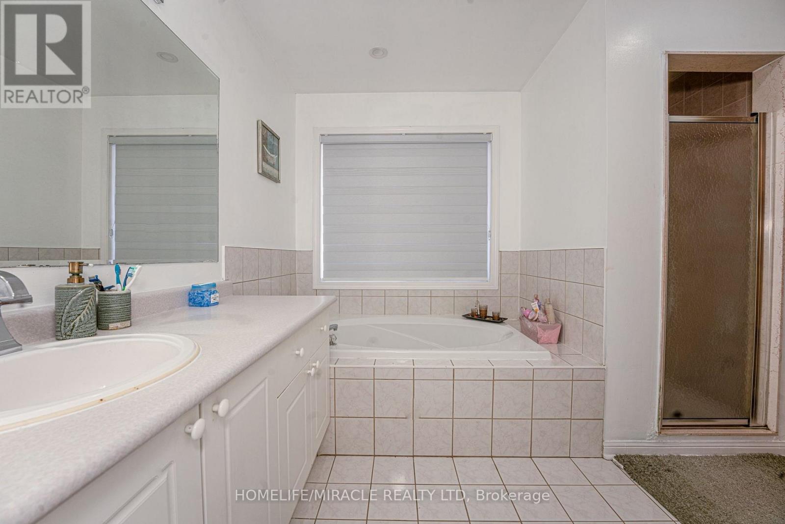 Photo 24 of 28 Bowsfield Drive, Brampton ON