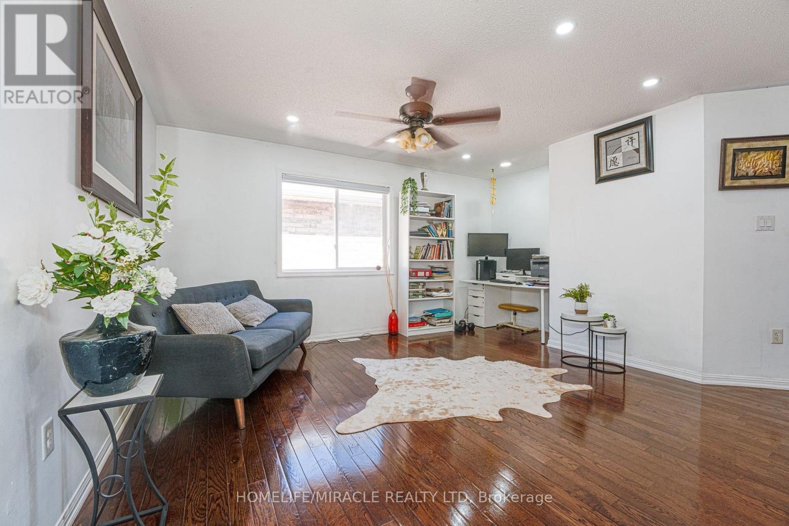Photo 29 of 28 Bowsfield Drive, Brampton ON