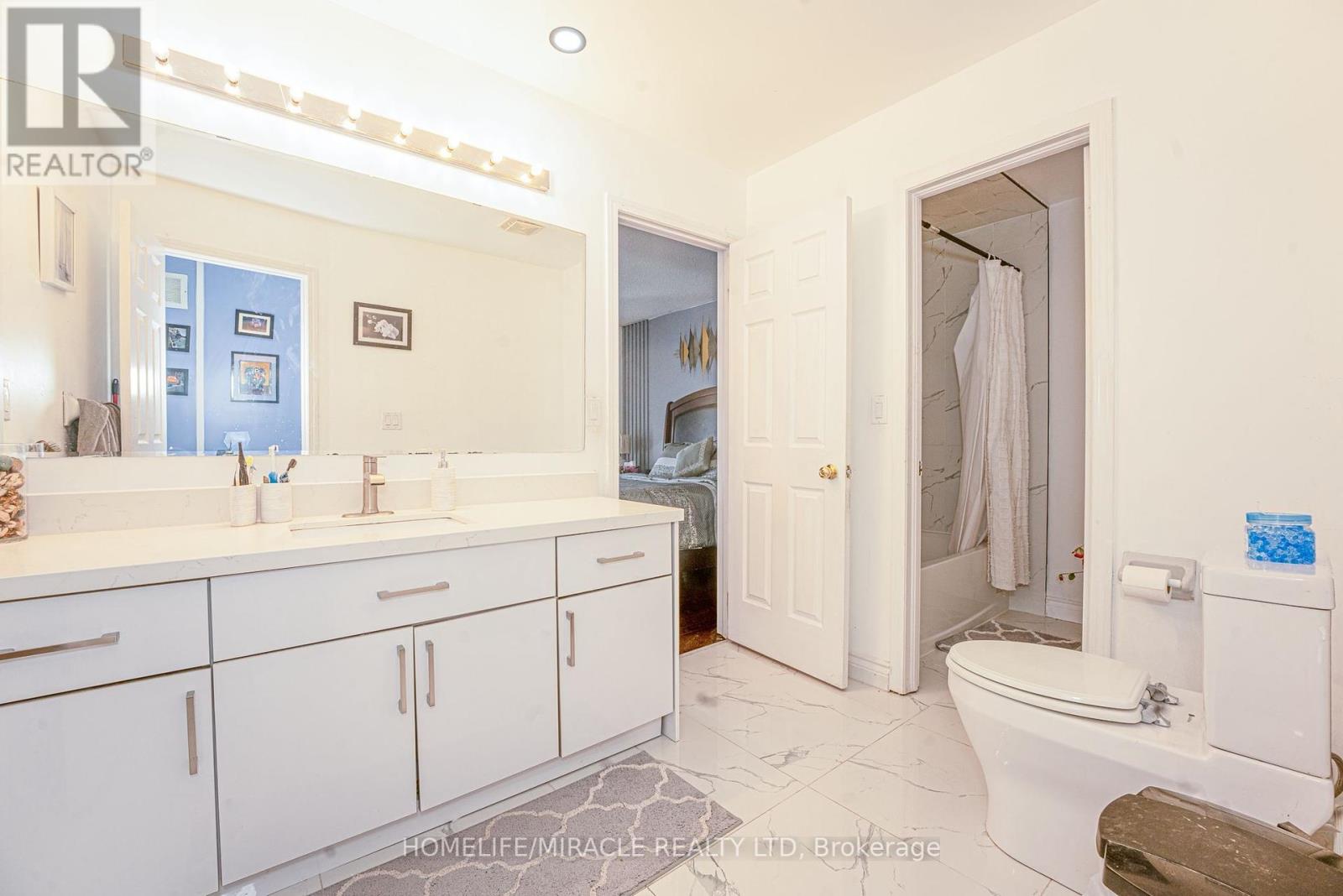 Photo 32 of 28 Bowsfield Drive, Brampton ON