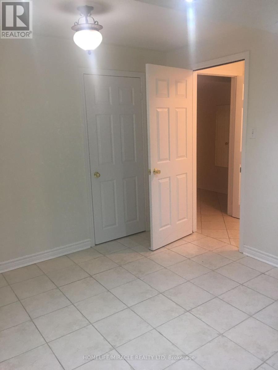 Photo 37 of 28 Bowsfield Drive, Brampton ON