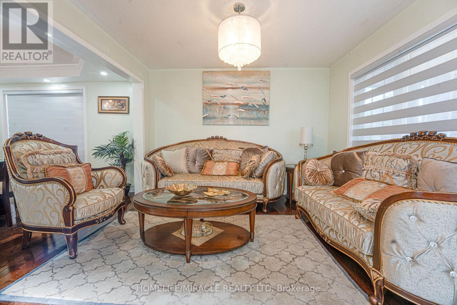 Photo 6 of 28 Bowsfield Drive, Brampton ON