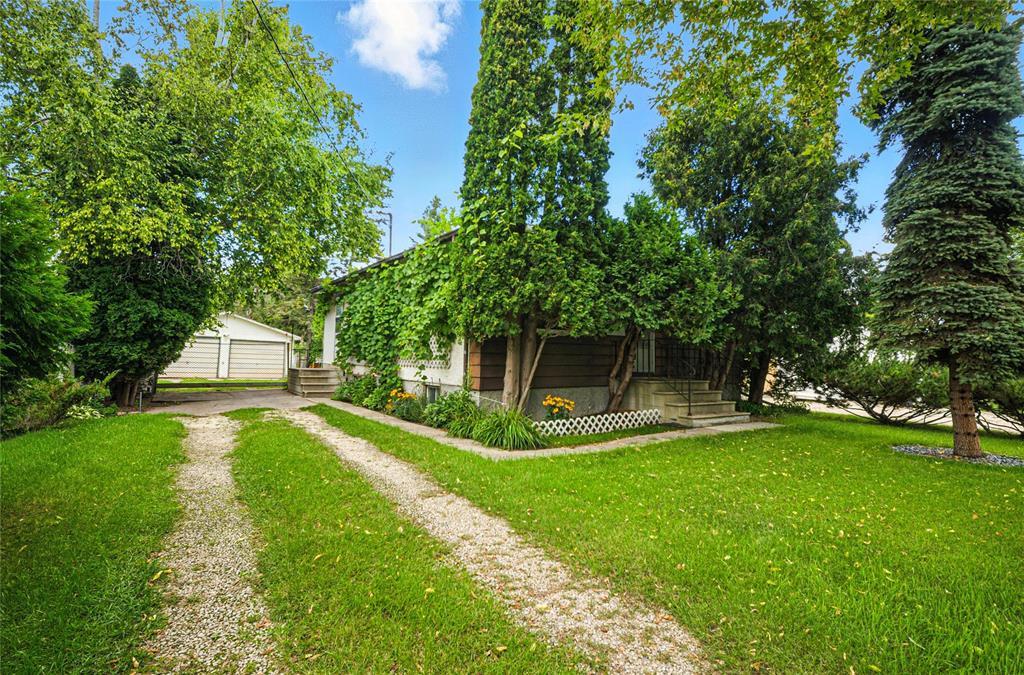 Photo 2 of 121 Worthington Avenue, Winnipeg MB