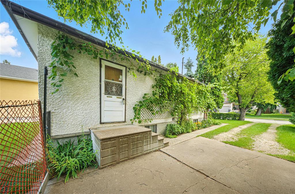 Photo 27 of 121 Worthington Avenue, Winnipeg MB