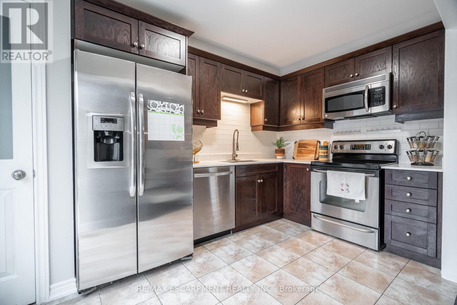 Photo 10 of 41 222 Fall Fair Way, Hamilton ON