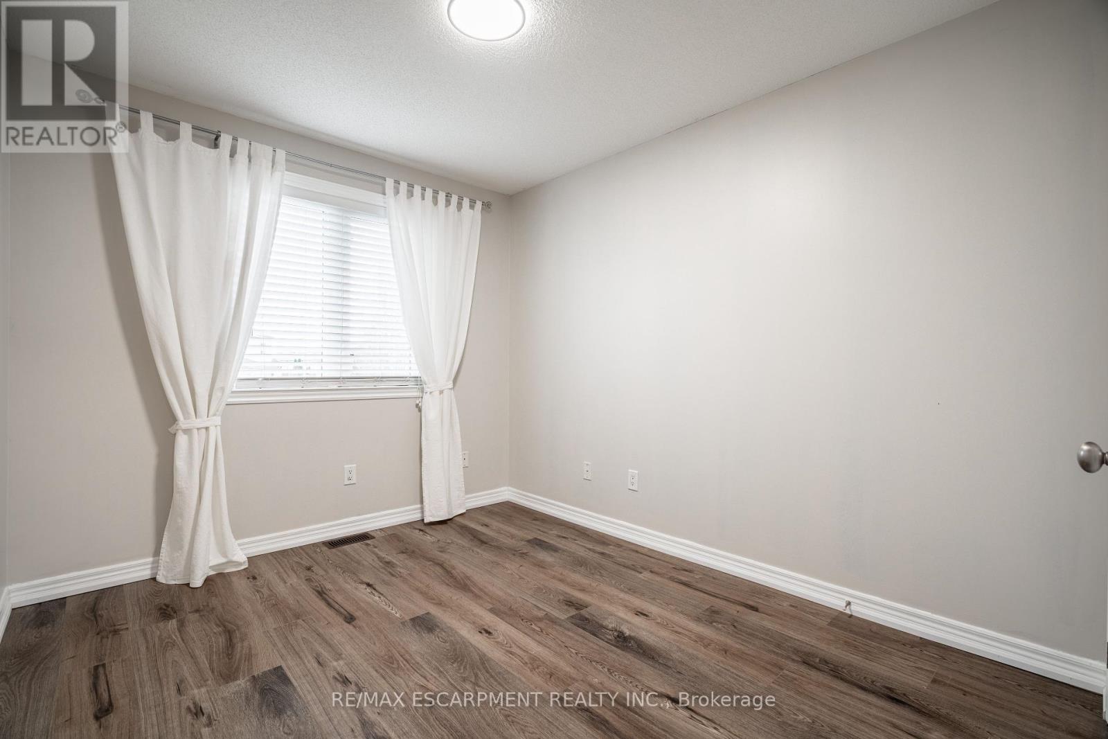 Photo 19 of 41 222 Fall Fair Way, Hamilton ON