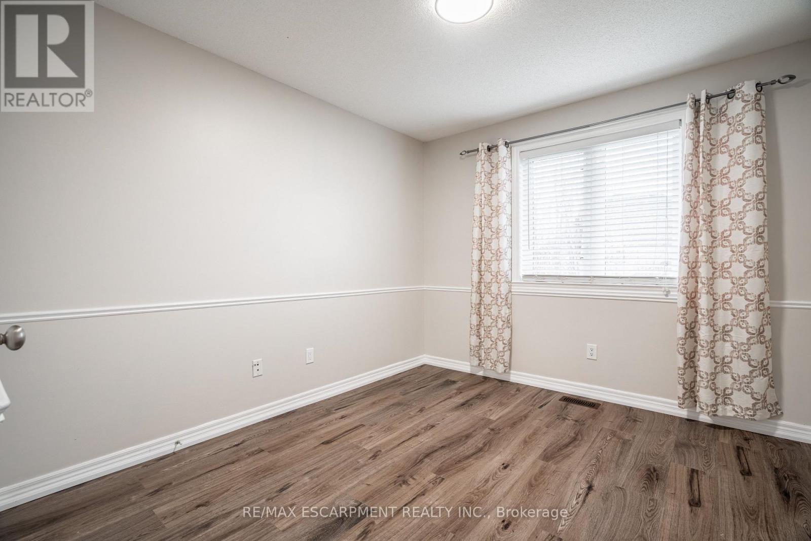 Photo 21 of 41 222 Fall Fair Way, Hamilton ON