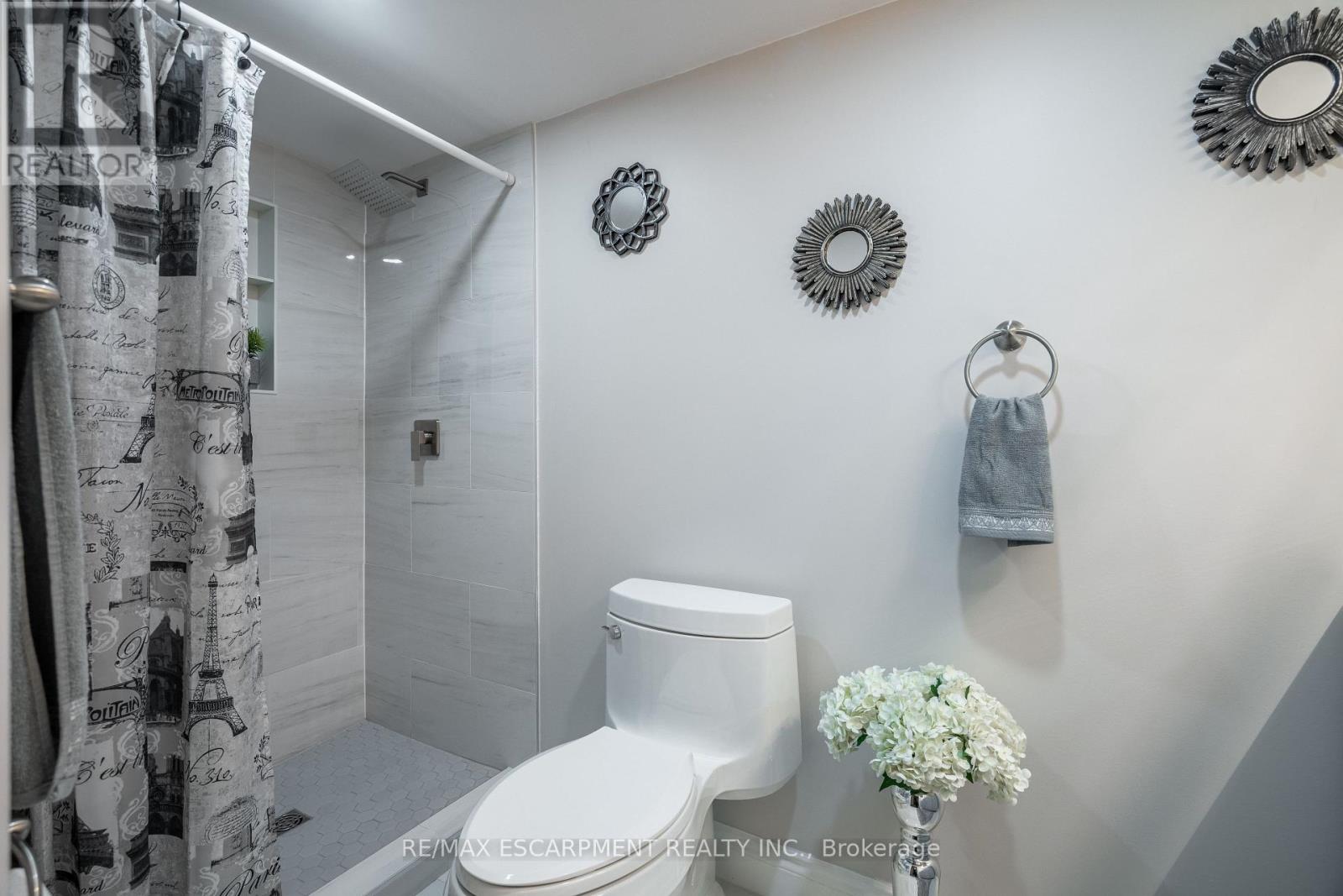 Photo 34 of 41 222 Fall Fair Way, Hamilton ON