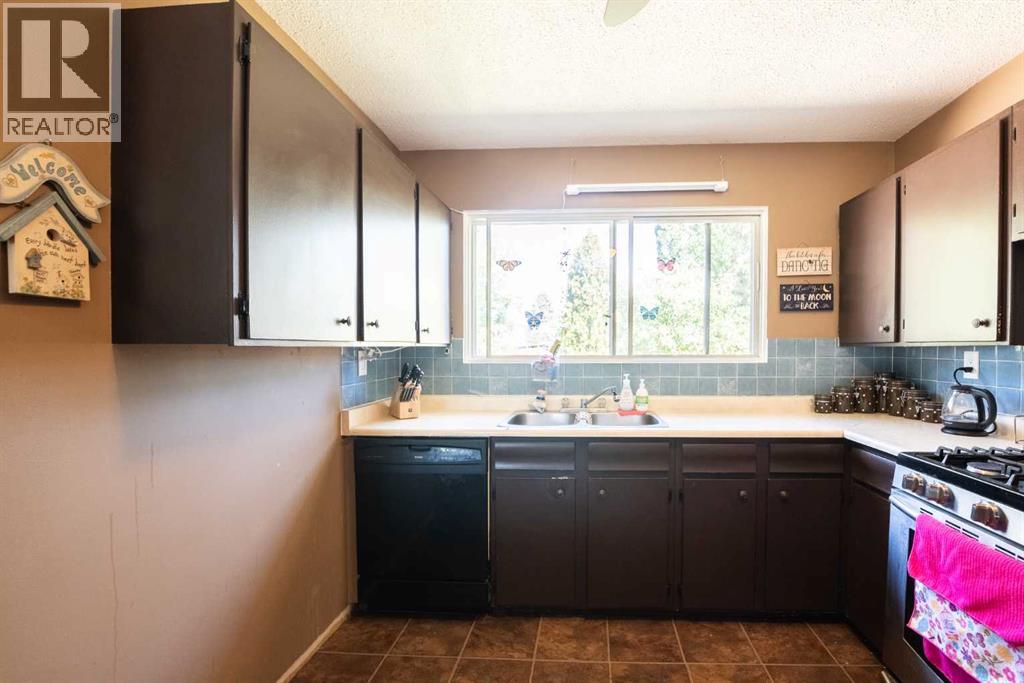 Single Family House Bungalow for Sale in  Normandy Road S Glendale Lethbridge 