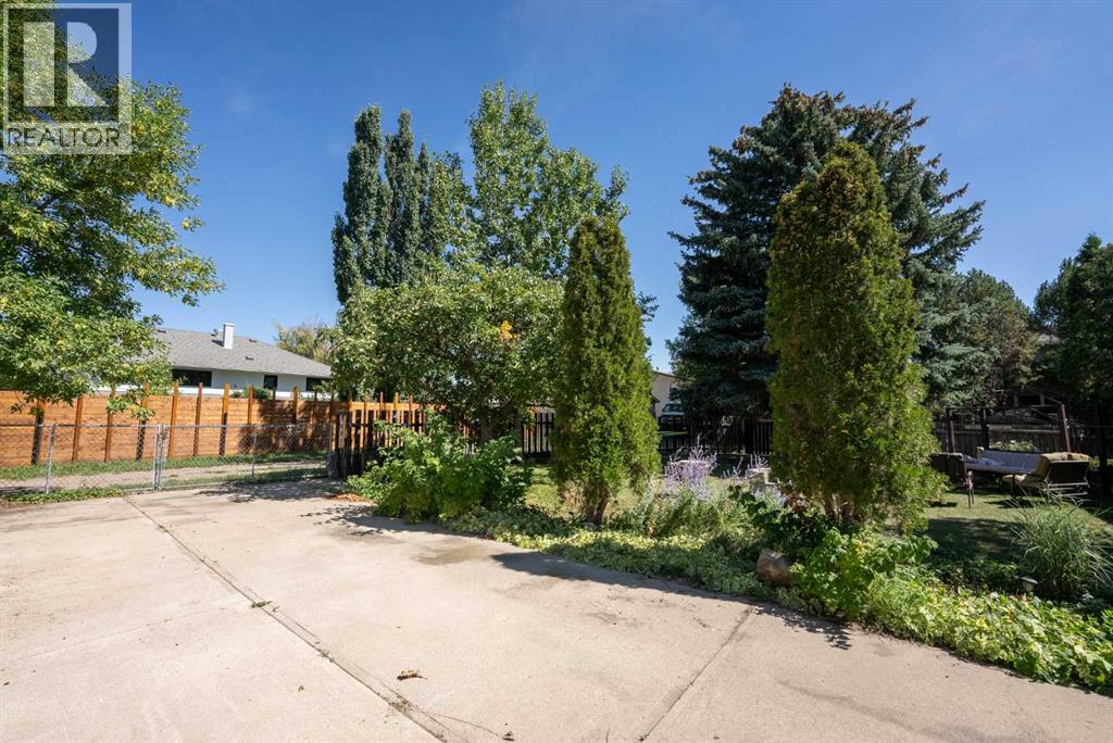 Single Family House Bungalow for Sale in  Normandy Road S Glendale Lethbridge 