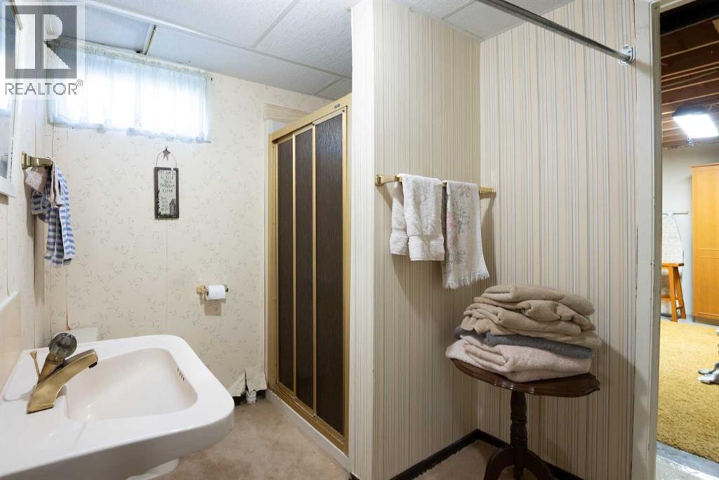Single Family House Bungalow for Sale in  Normandy Road S Glendale Lethbridge 