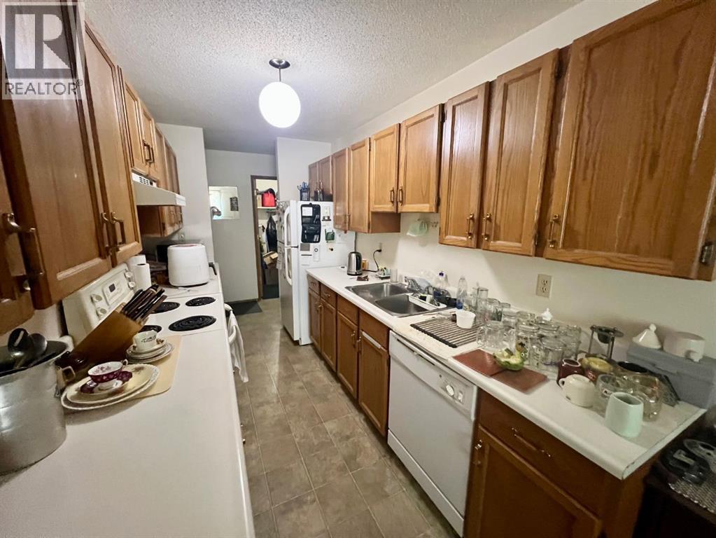 Photo 3 of 204 5502 58 A Street, Red Deer AB