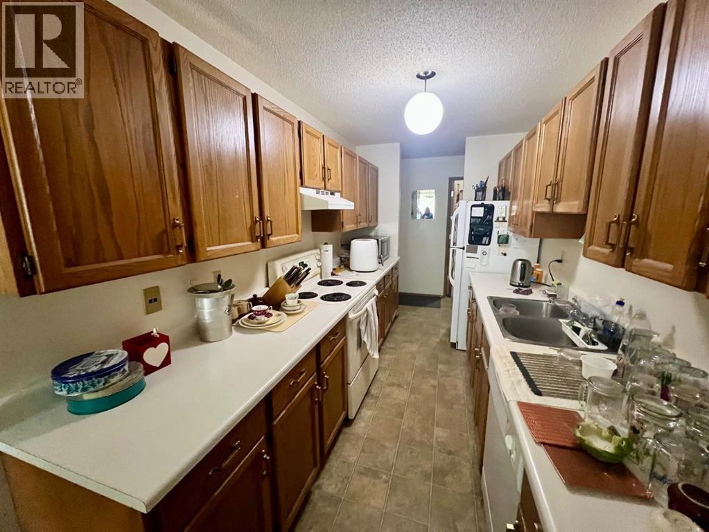 Photo 2 of 204 5502 58 A Street, Red Deer AB
