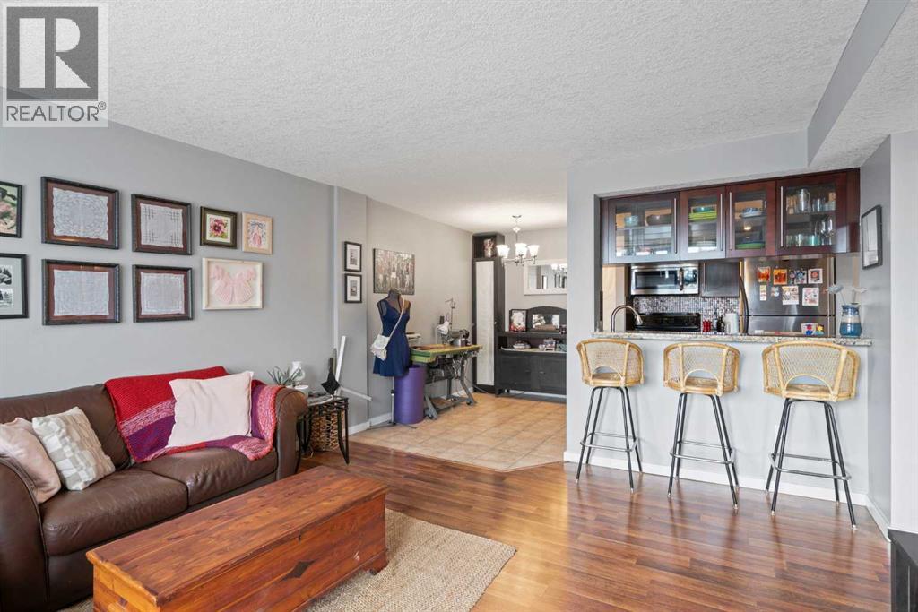Single Family House for Sale in    Street NW Hillhurst Calgary 