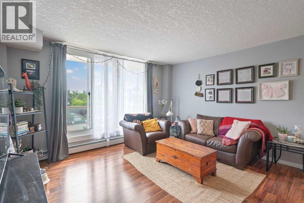 Single Family House for Sale in    Street NW Hillhurst Calgary 