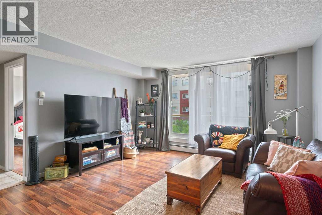 Single Family House for Sale in    Street NW Hillhurst Calgary 