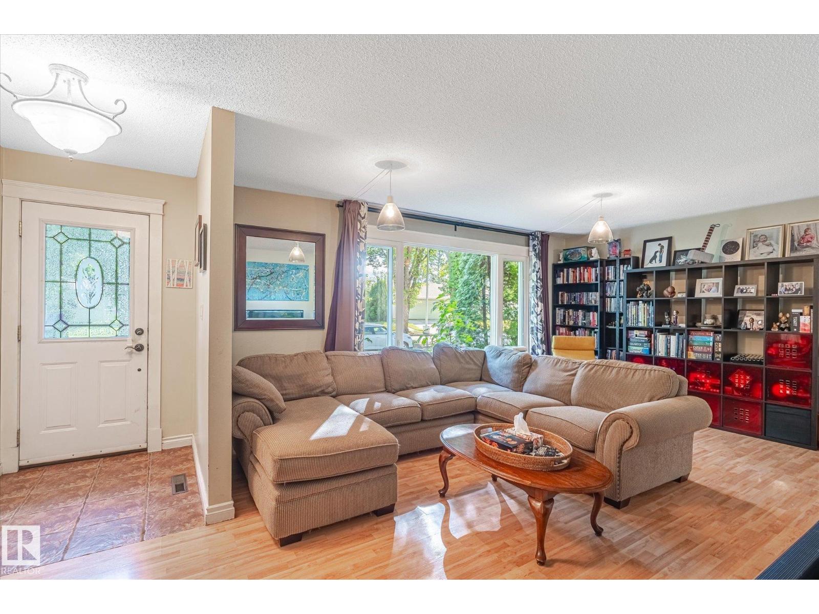 Single Family House for Sale in  BROADVIEW CR St. Albert 