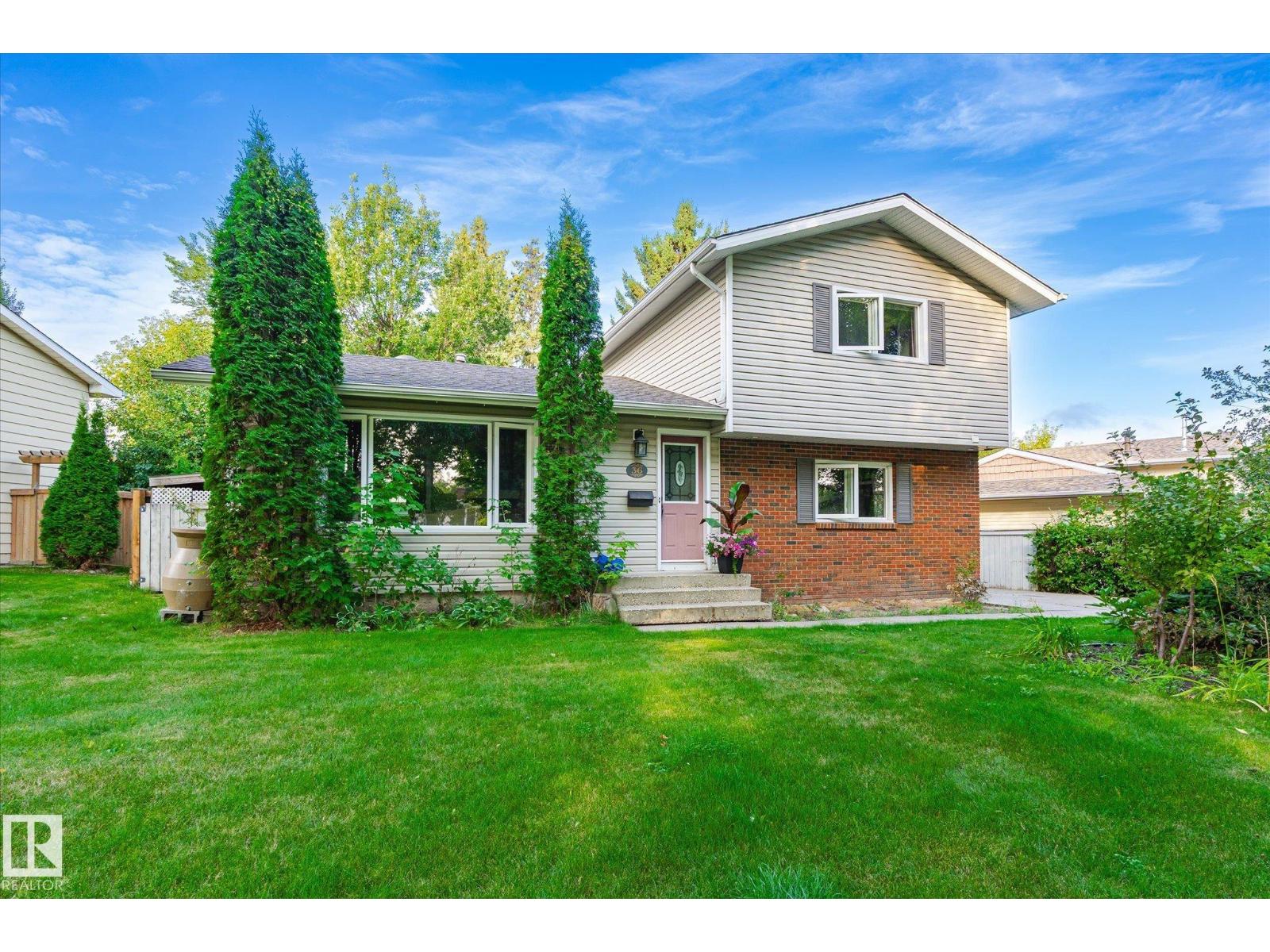 Single Family House for Sale in  BROADVIEW CR St. Albert 