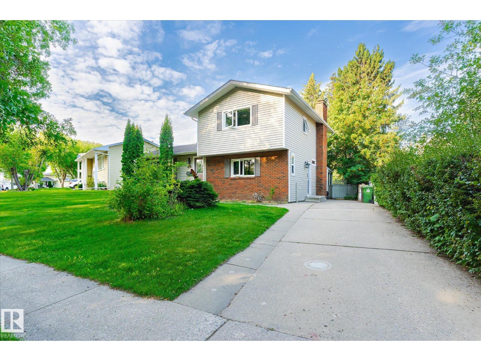 Single Family House for Sale in  BROADVIEW CR St. Albert 