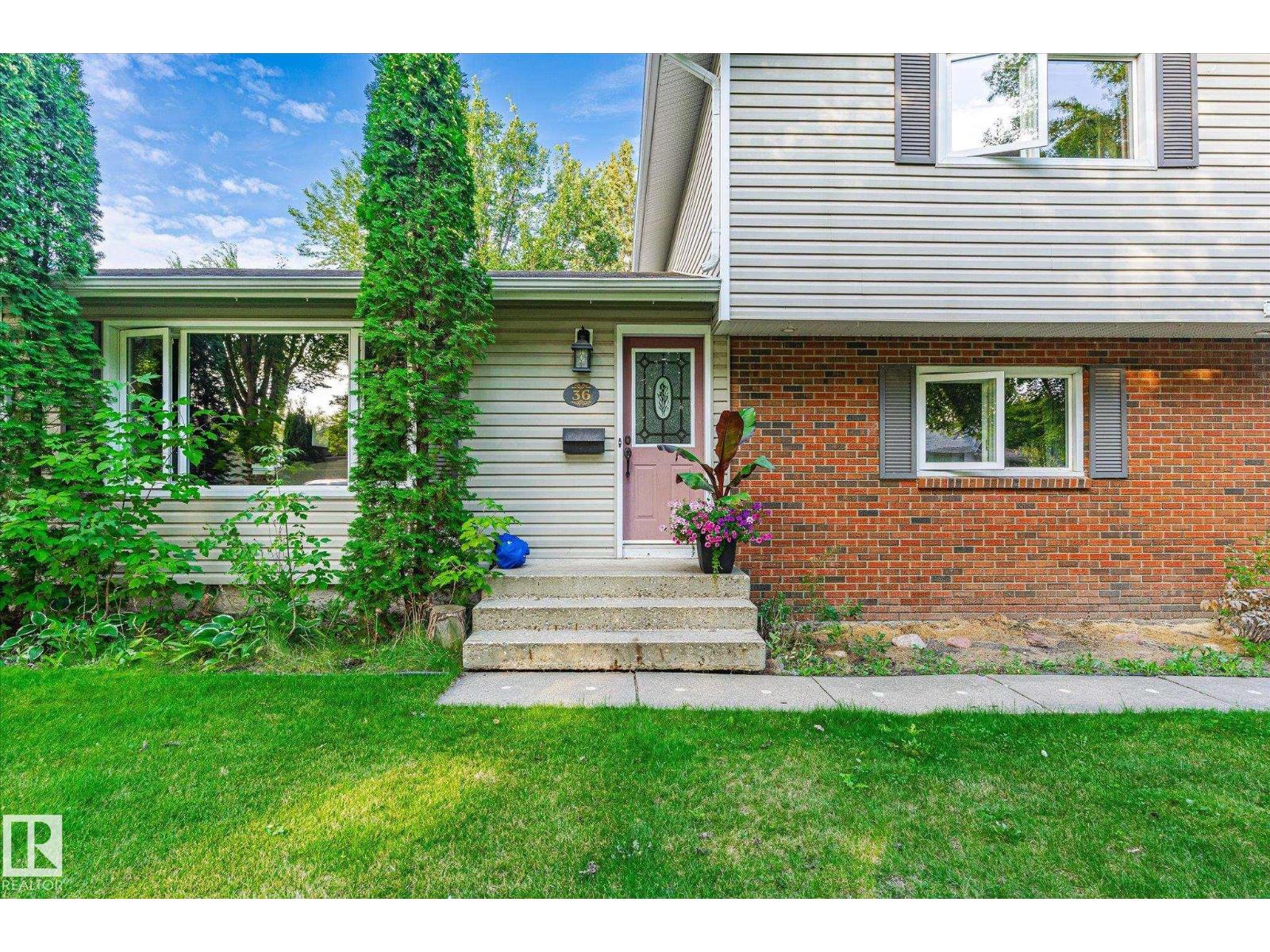 Single Family House for Sale in  BROADVIEW CR St. Albert 
