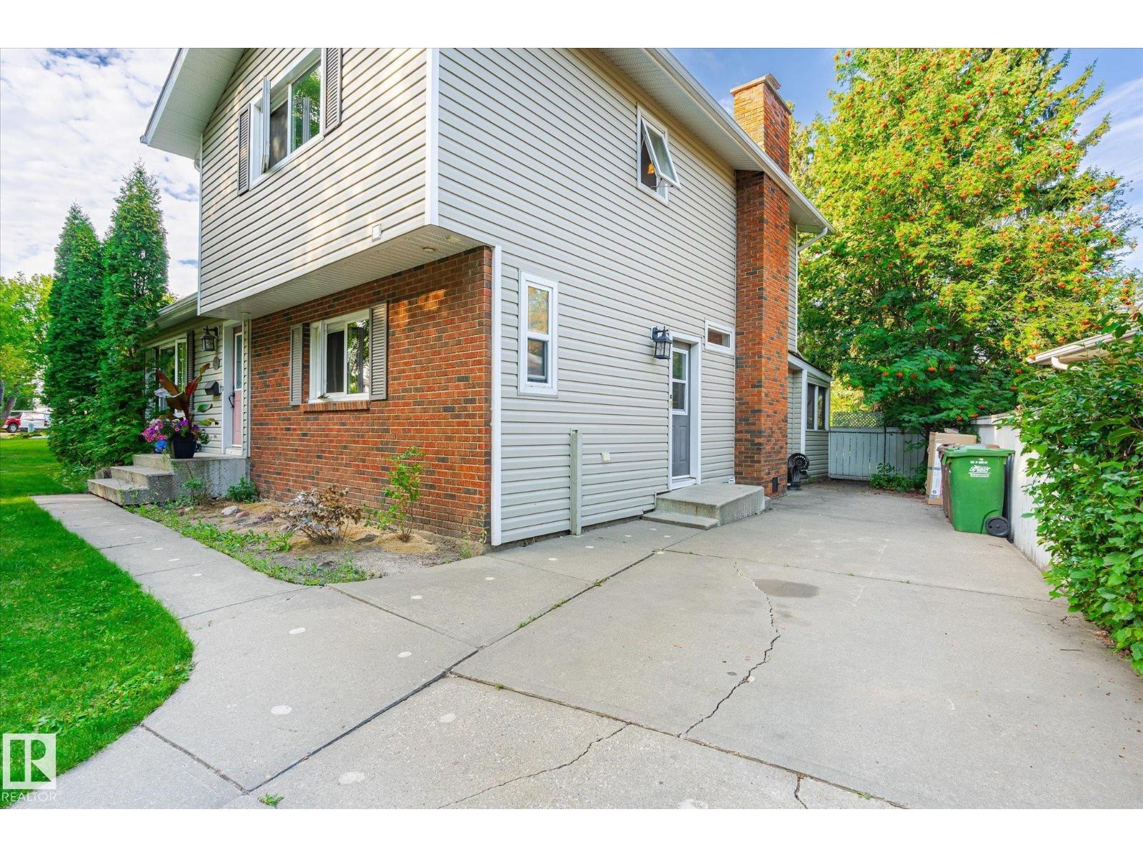 Single Family House for Sale in  BROADVIEW CR St. Albert 
