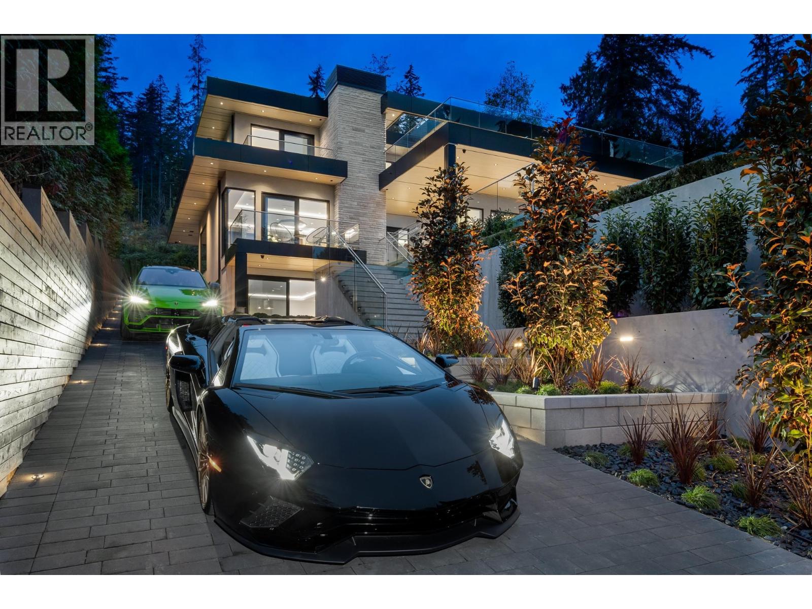 Photo 5 of 449 Hillcrest Street, West Vancouver BC