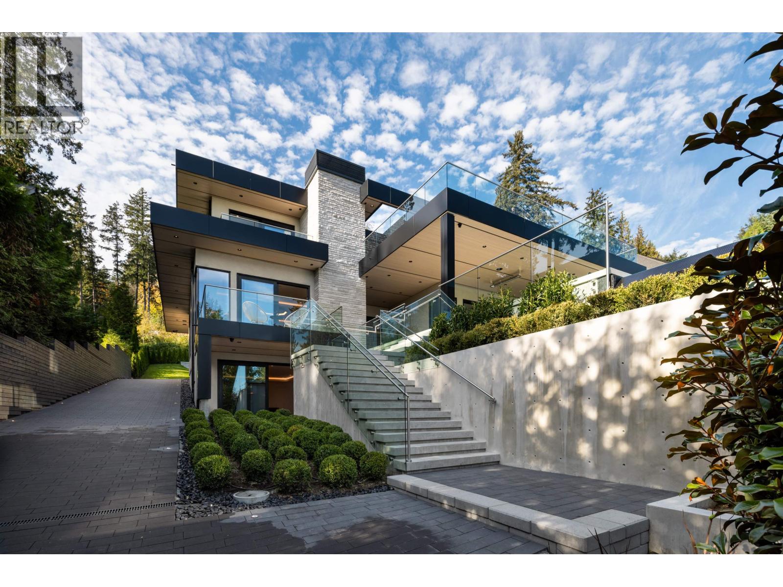 Photo 21 of 449 Hillcrest Street, West Vancouver BC