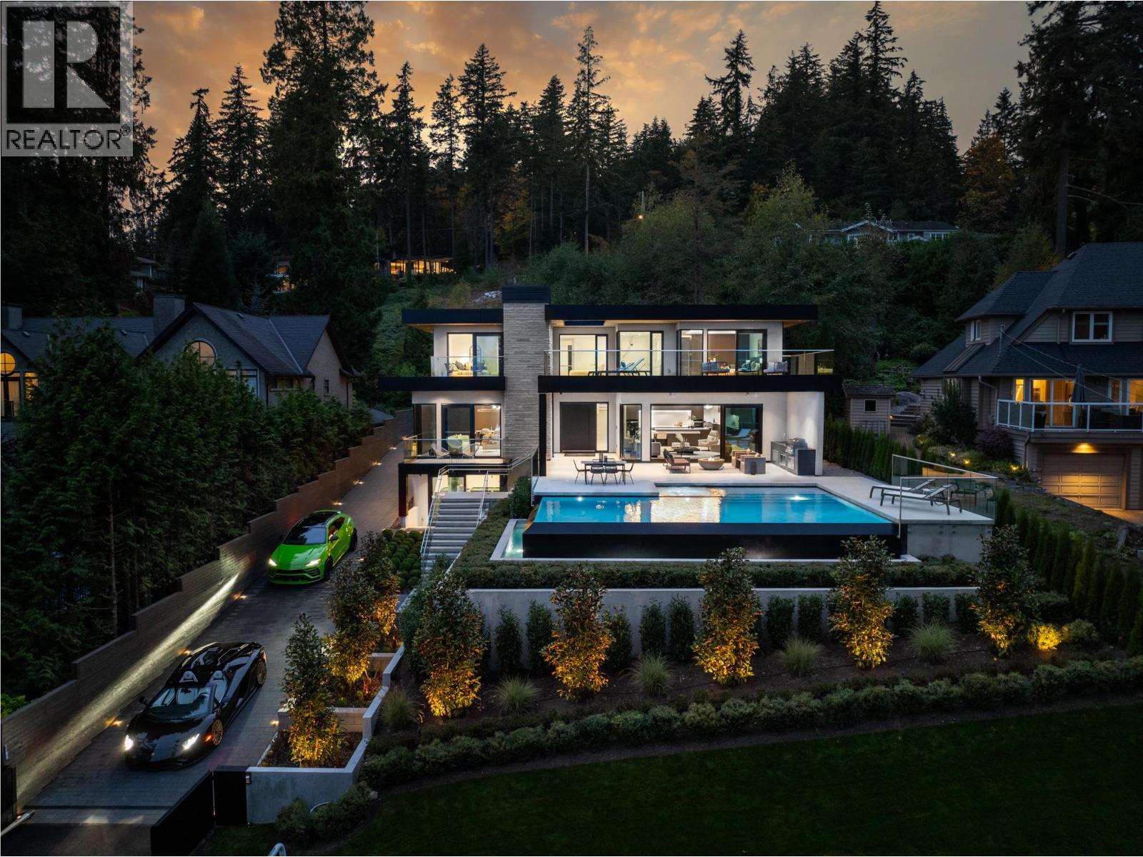 Photo 39 of 449 Hillcrest Street, West Vancouver BC