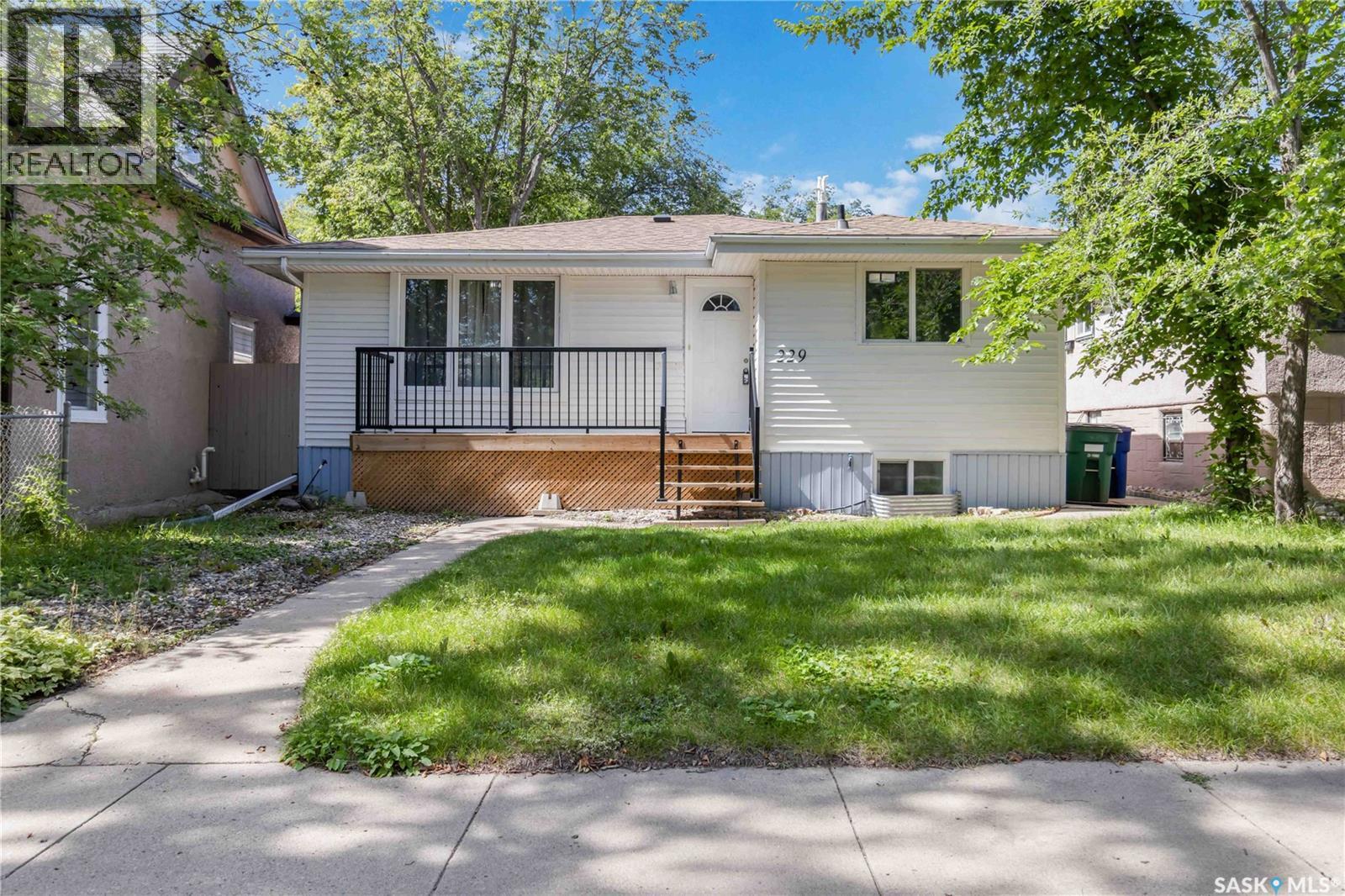 Photo 1 of 229 E Avenue N, Saskatoon SK