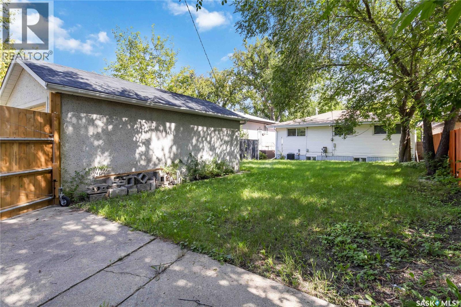 Photo 29 of 229 E Avenue N, Saskatoon SK