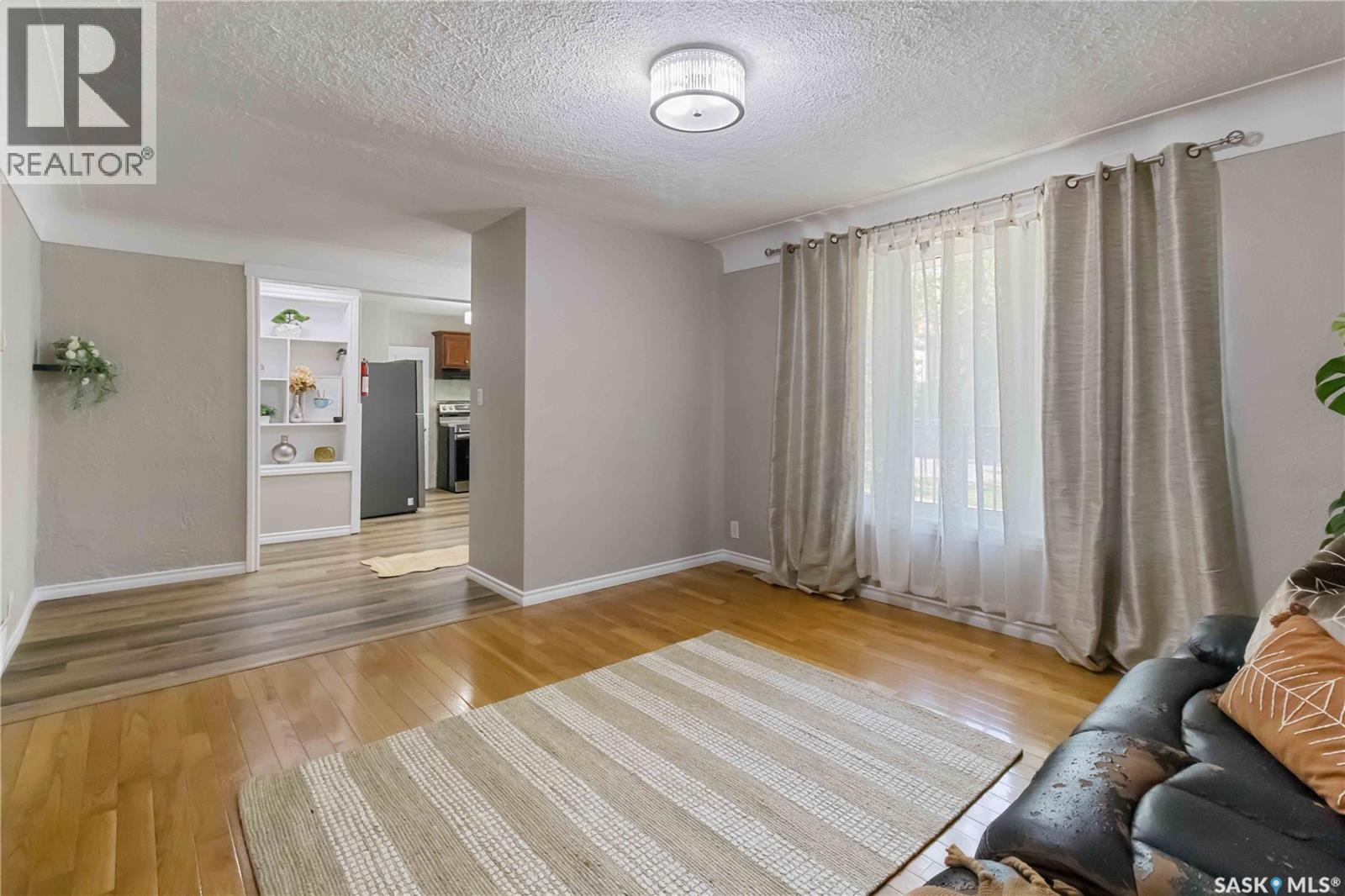 Photo 6 of 229 E Avenue N, Saskatoon SK