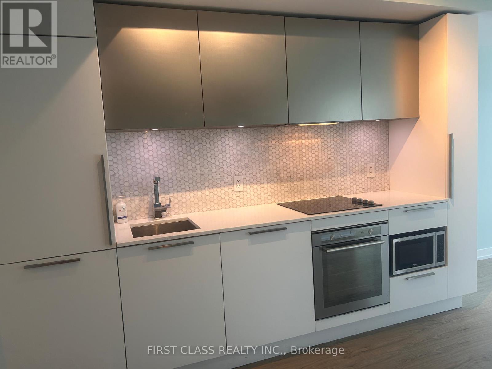 Photo 2 of 1518 85 Wood Street, Toronto ON