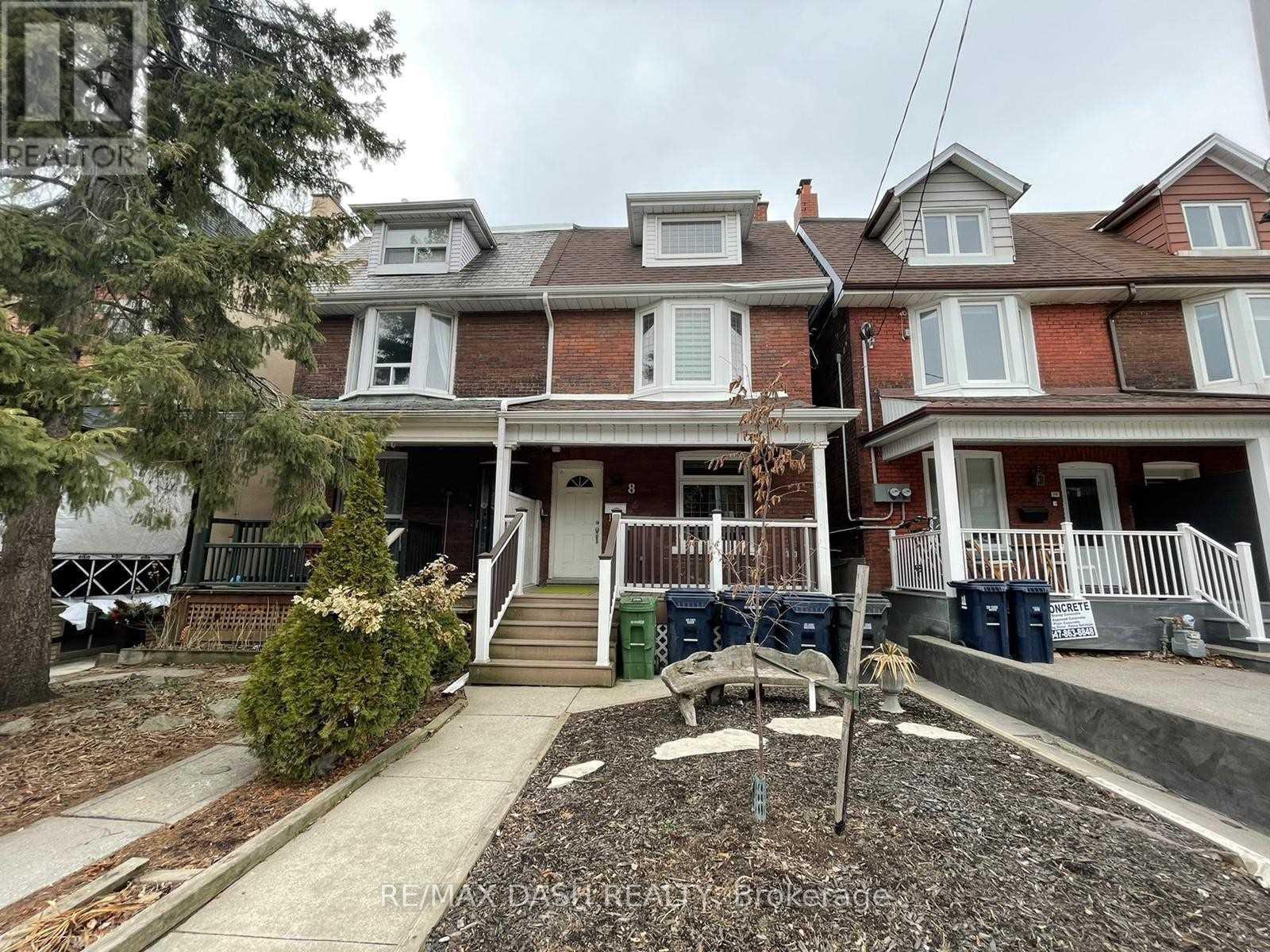 Photo 4 of Main 8 Beatrice Street, Toronto ON