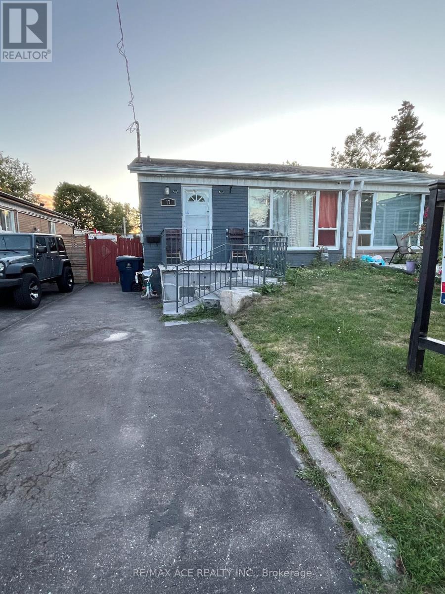 Photo 1 of 17 Huddleston Court, Toronto ON