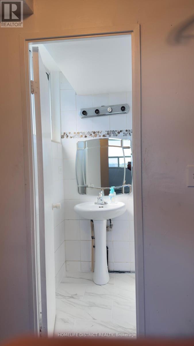 Photo 4 of 1006 20 Gilder Drive, Toronto ON