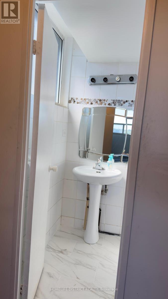 Photo 5 of 1006 20 Gilder Drive, Toronto ON