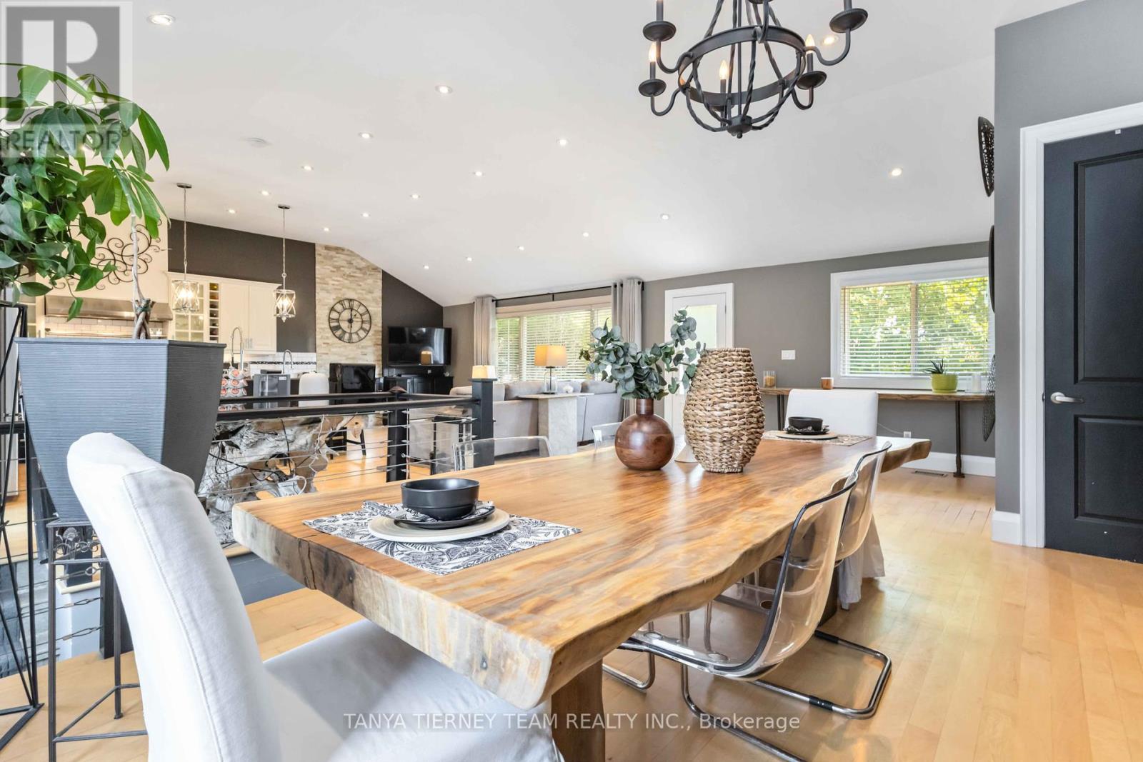 Photo 13 of 54 Montgomery Avenue, Whitby ON