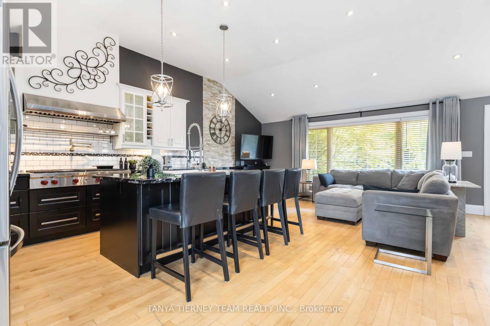 Photo 15 of 54 Montgomery Avenue, Whitby ON