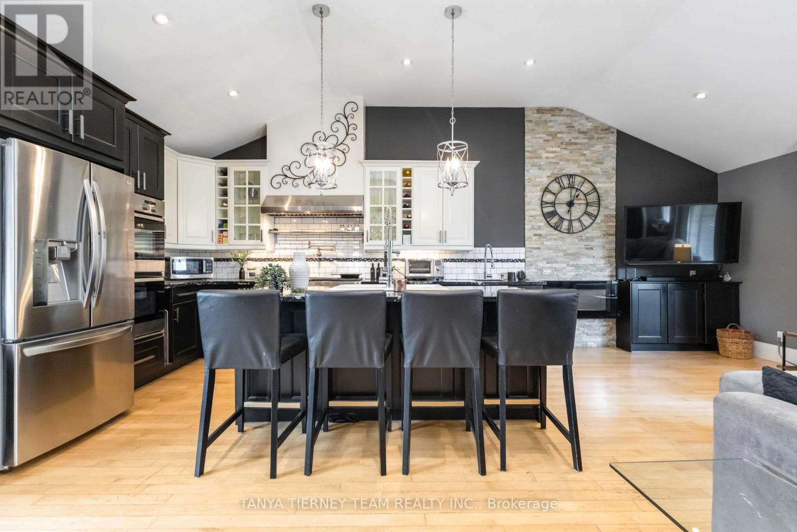 Photo 16 of 54 Montgomery Avenue, Whitby ON