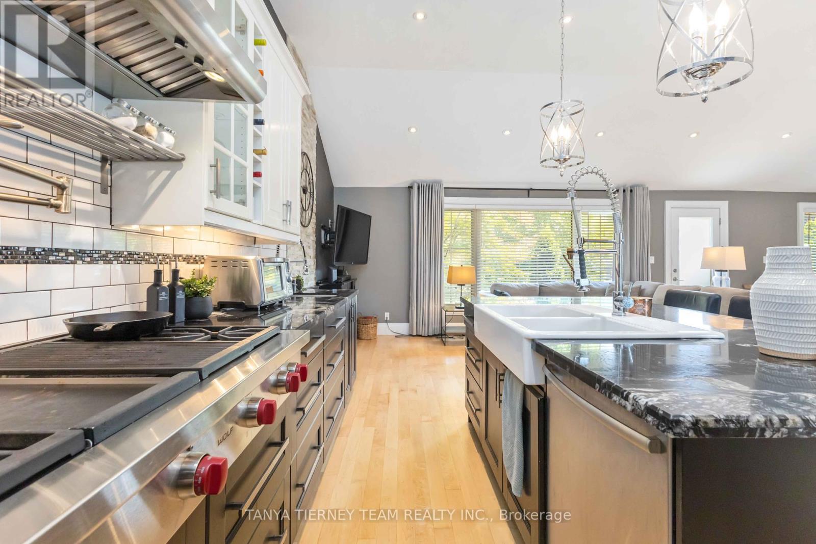 Photo 18 of 54 Montgomery Avenue, Whitby ON
