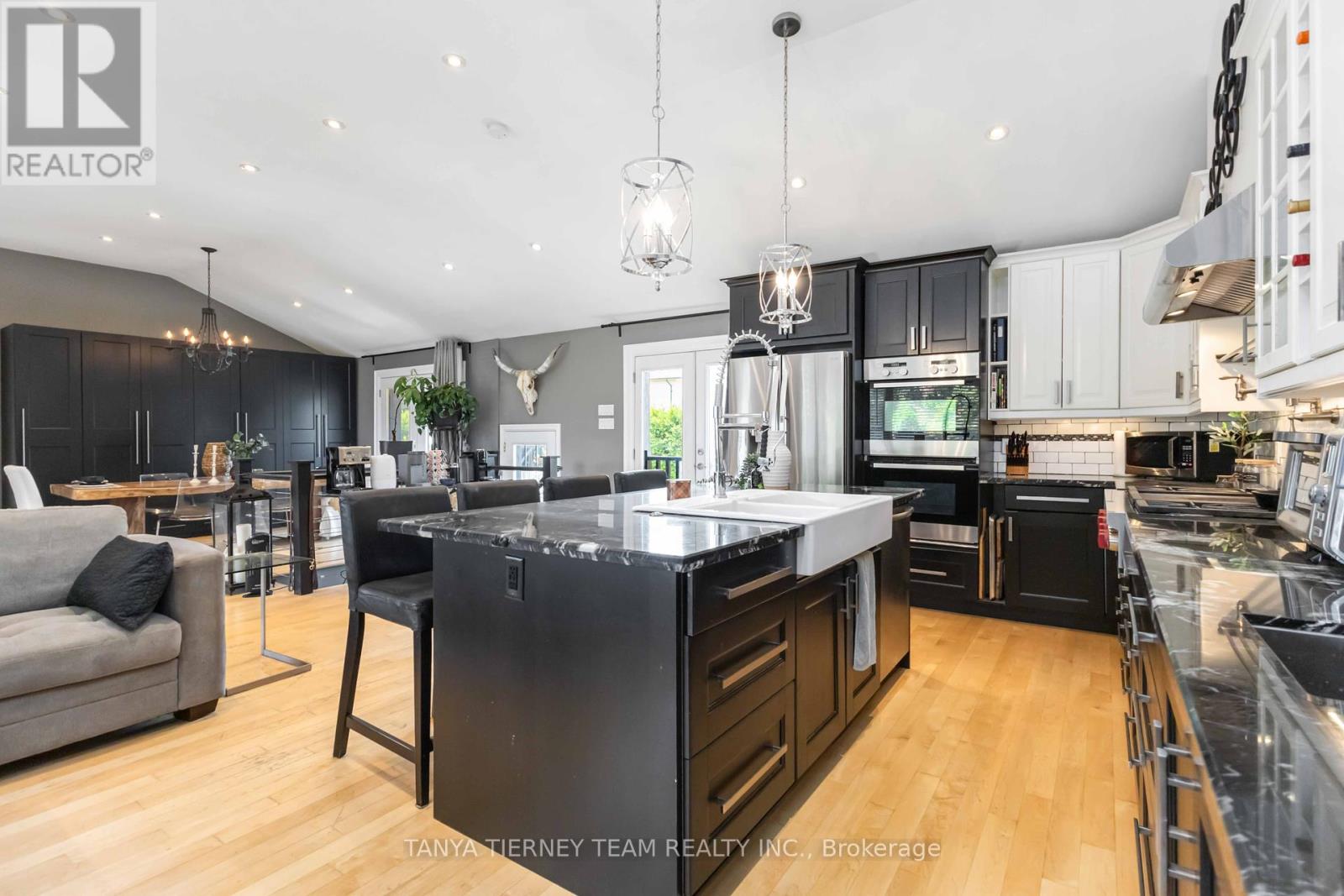 Photo 19 of 54 Montgomery Avenue, Whitby ON