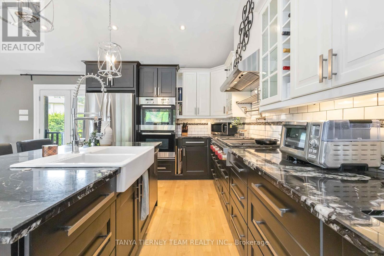 Photo 21 of 54 Montgomery Avenue, Whitby ON