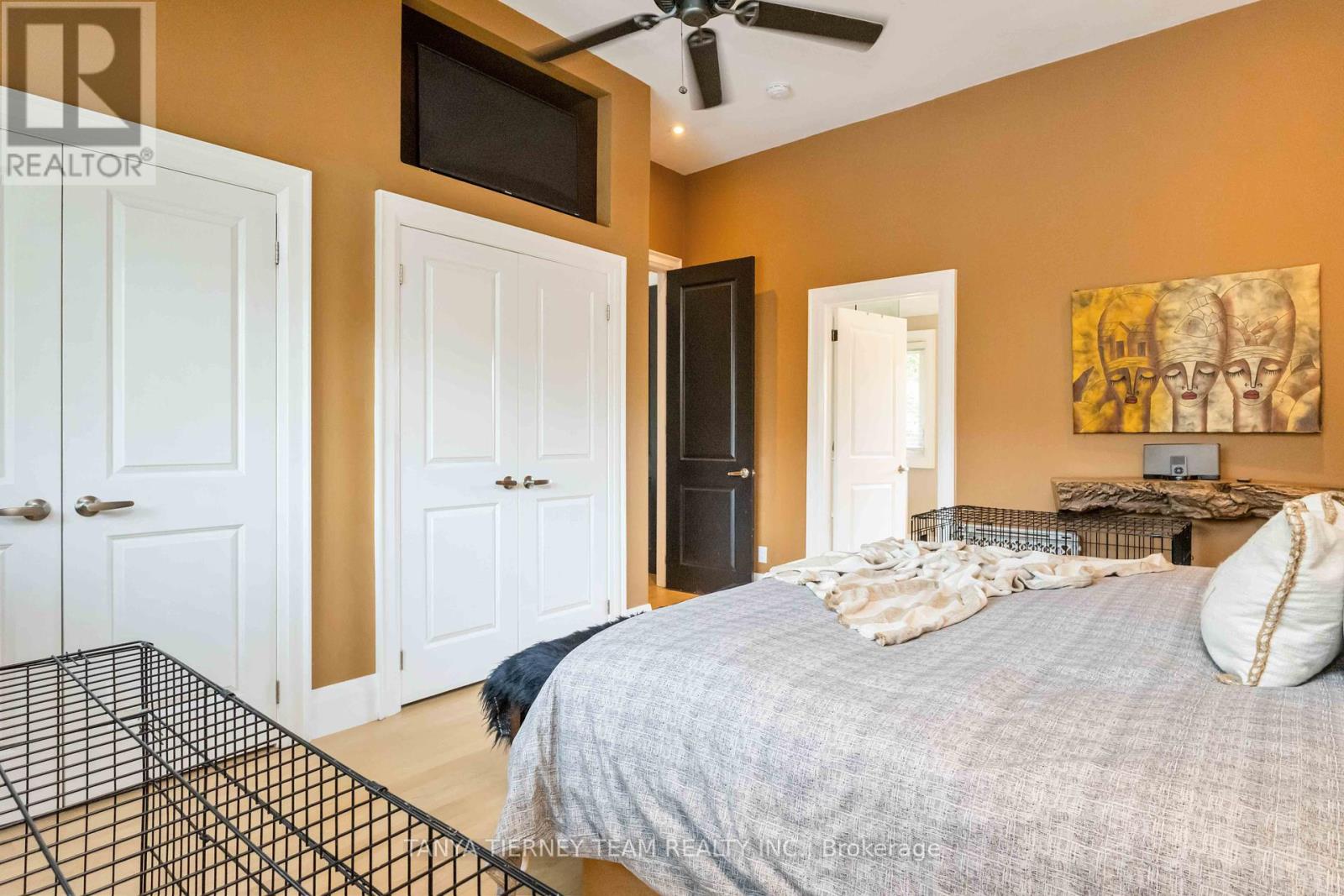 Photo 31 of 54 Montgomery Avenue, Whitby ON