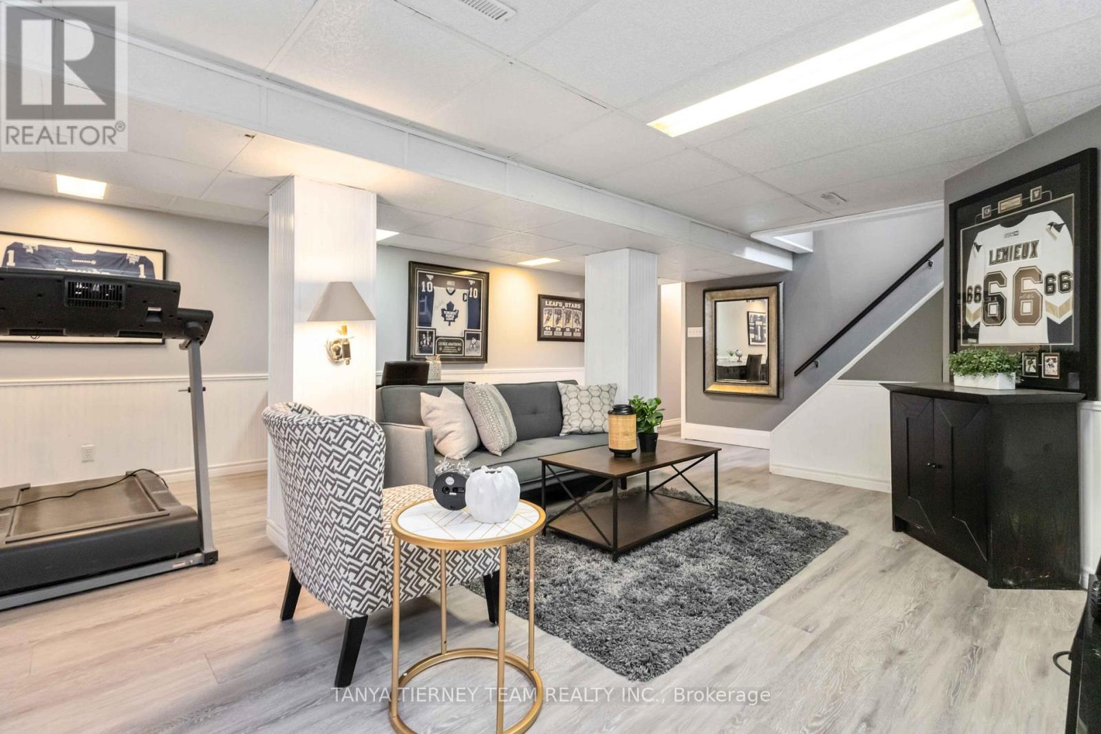 Photo 36 of 54 Montgomery Avenue, Whitby ON