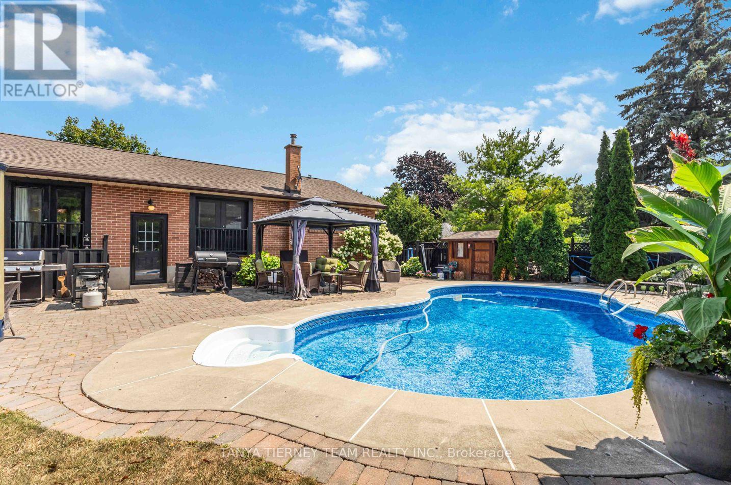 Photo 38 of 54 Montgomery Avenue, Whitby ON