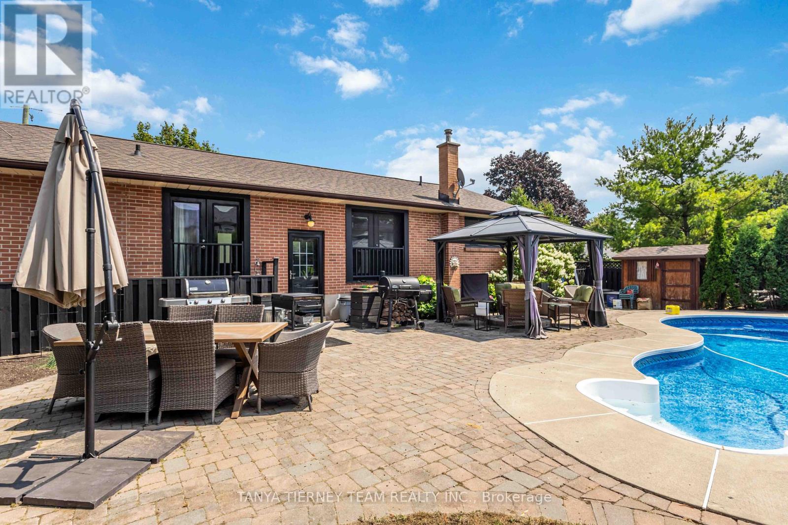 Photo 39 of 54 Montgomery Avenue, Whitby ON
