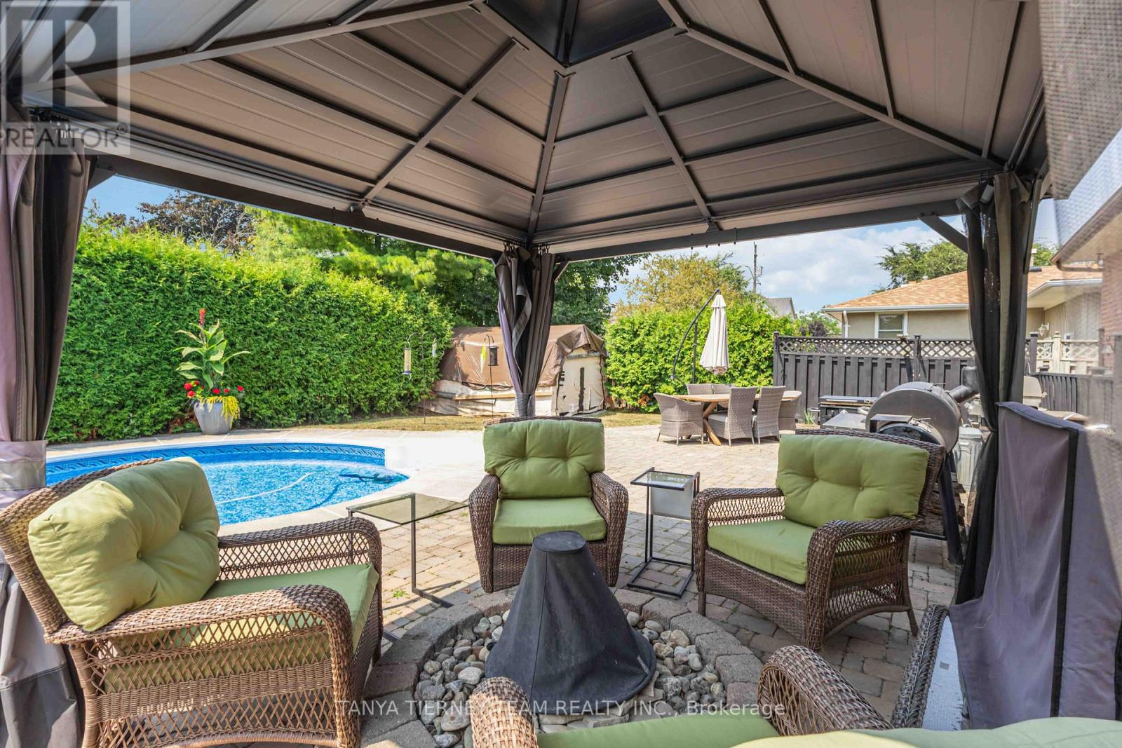 Photo 42 of 54 Montgomery Avenue, Whitby ON